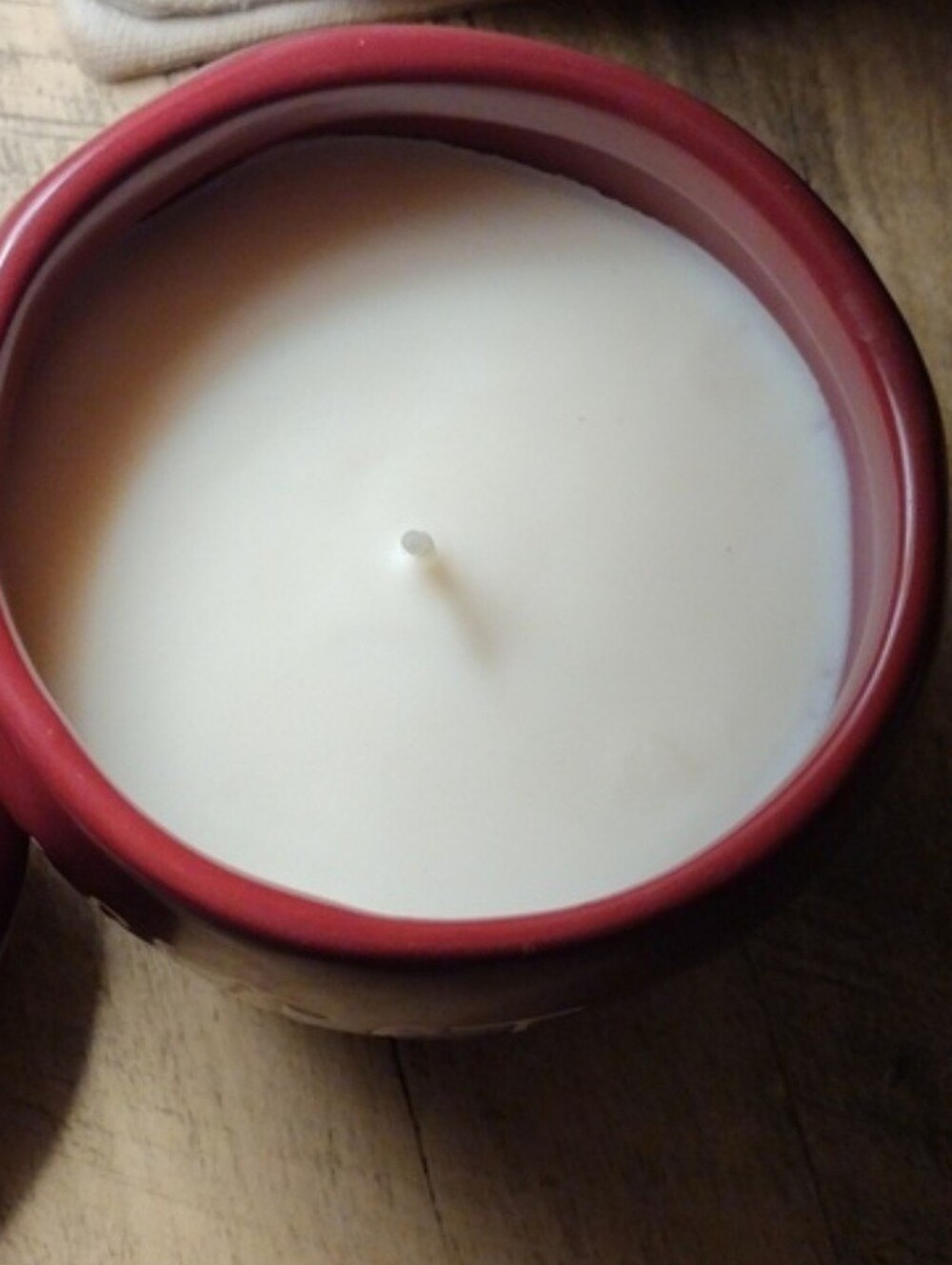 Rae Dunn Apple Candle - Picture 3 of 3